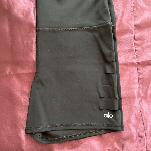 ALO shorts - Picture 5 of 9